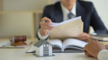 The Role of a Real Estate Lawyer in Property Transactions